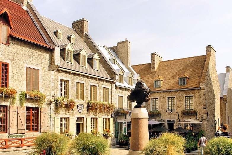 加拿大高校相关配图